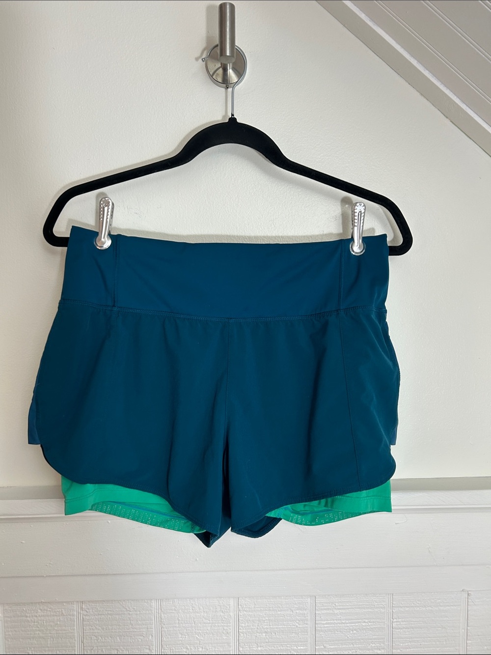 Athleta Teal Athletic Shorts size Small, excellent condition